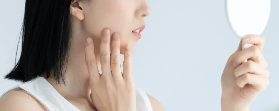 肌を気にする女性