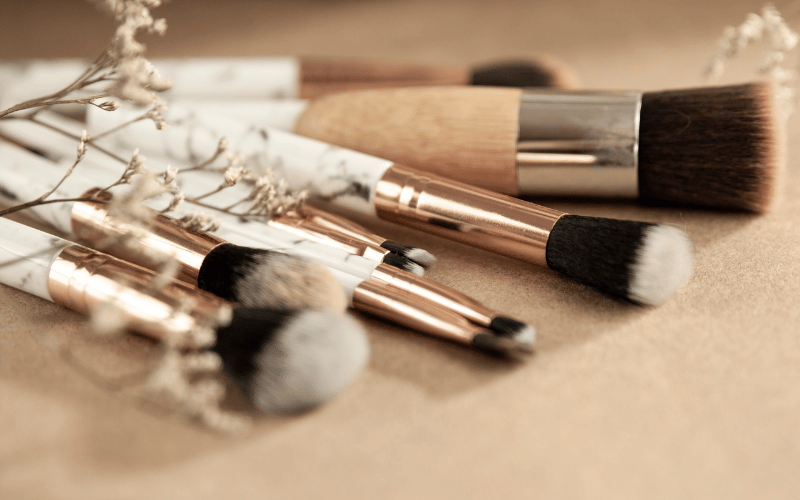 目の下 クマ 隠す コンシーラー